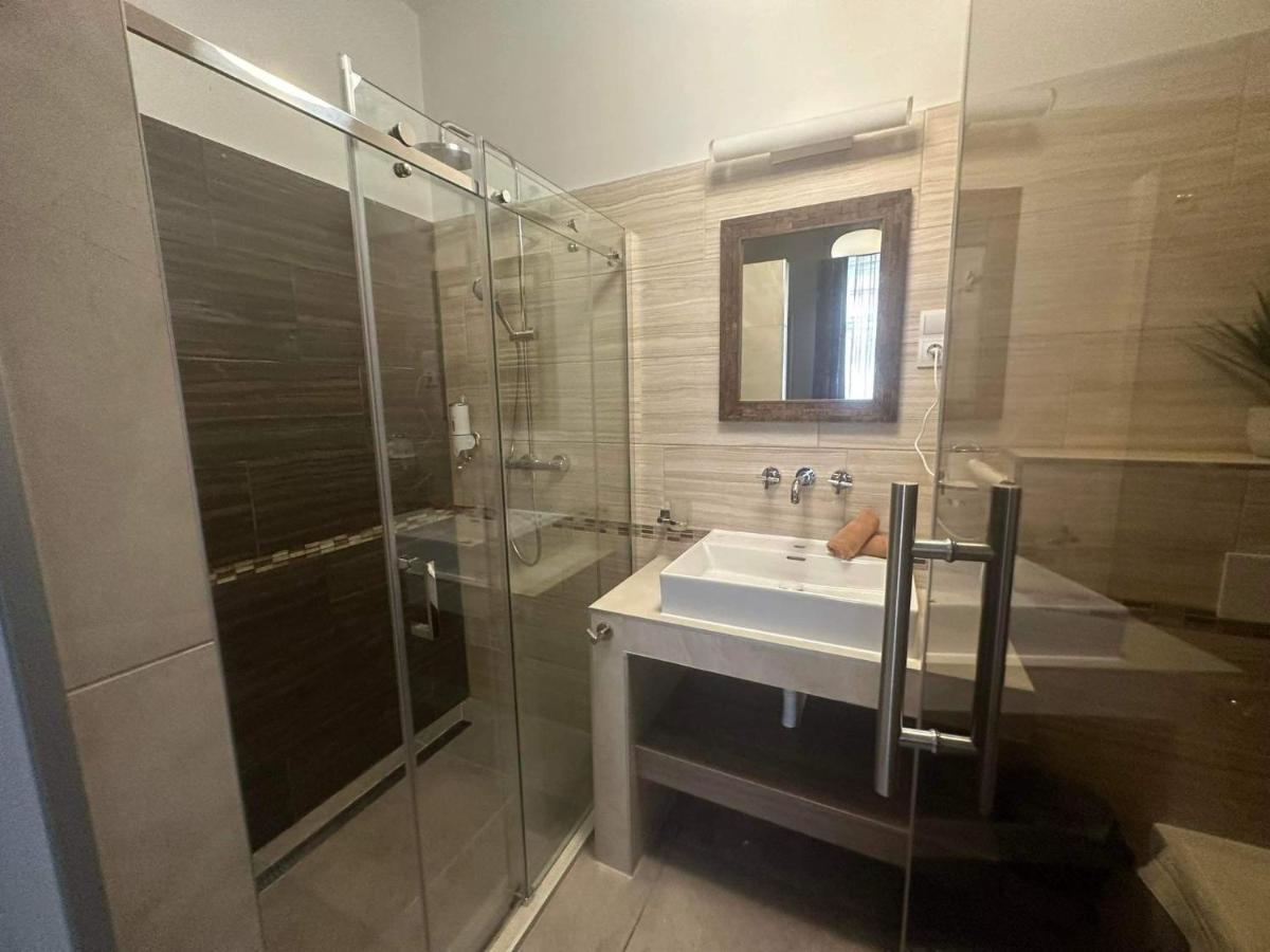 Orangehomes High Class 4 Bedroom Apartment Budapest Exterior photo